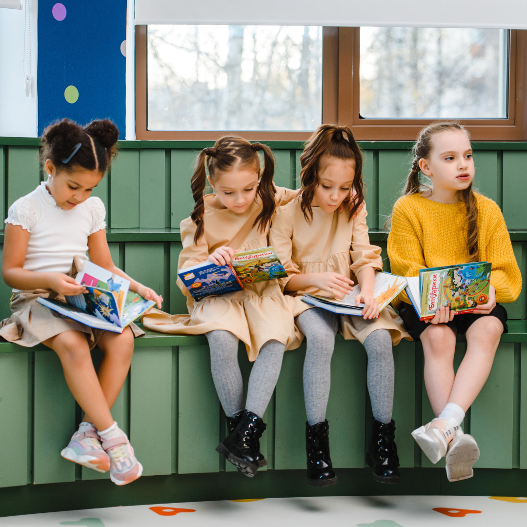 نادي القراءة للأطفال… مدرسة صغيرة للخيال والتعلّم 📚👧👦